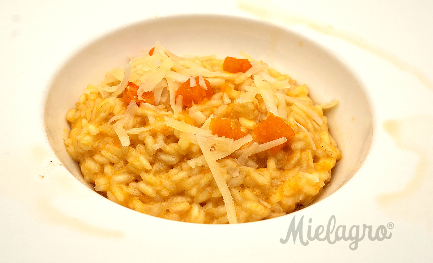 Ricetta: Risotto di Zucca, pecorino Toscano e Mielagro al Peperoncino - Chef Marco Nebbiai in collaborazione con la Cucina del Ristorante Hosteria del Borgo di Bientina | Mielagro&reg;